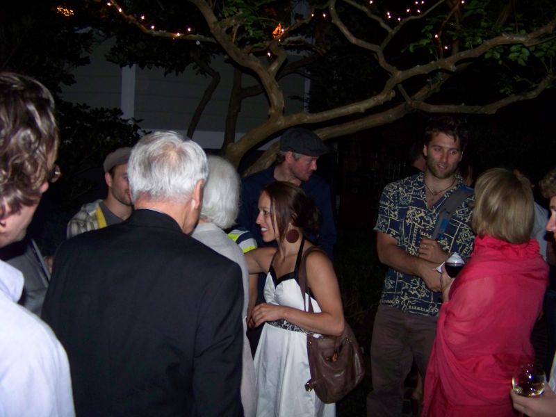 Traces star Valérie Benoît-Charbonneau meets guests.