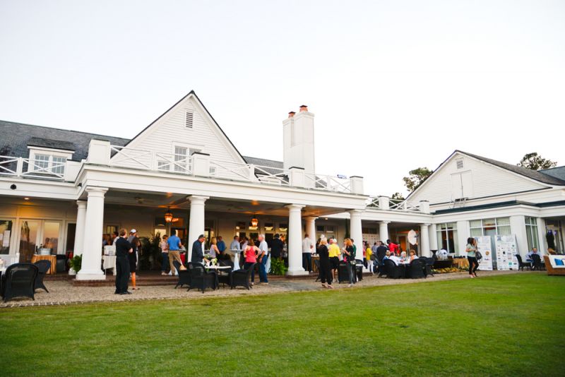 Guests begin to arrive