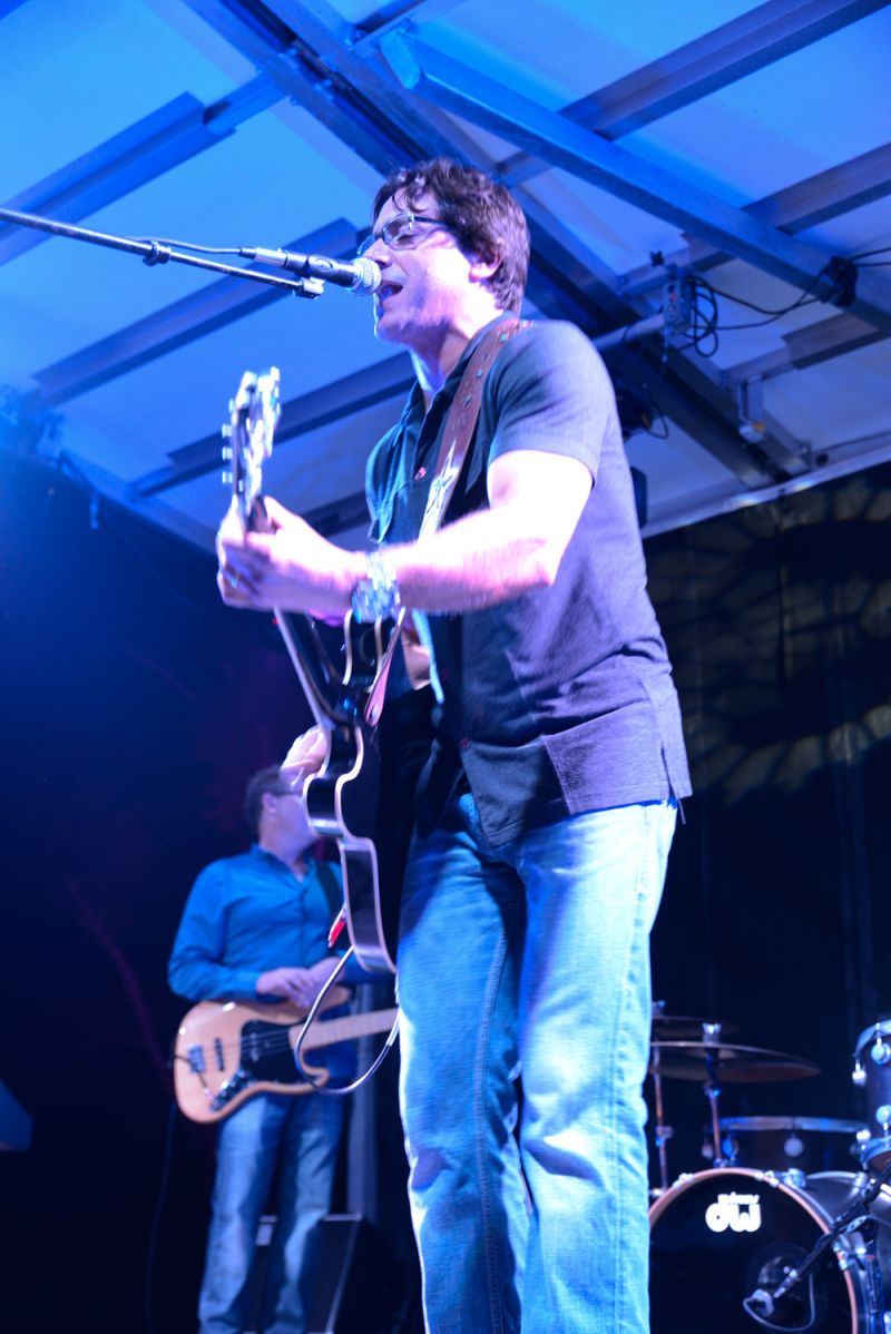 Steve Azar performs