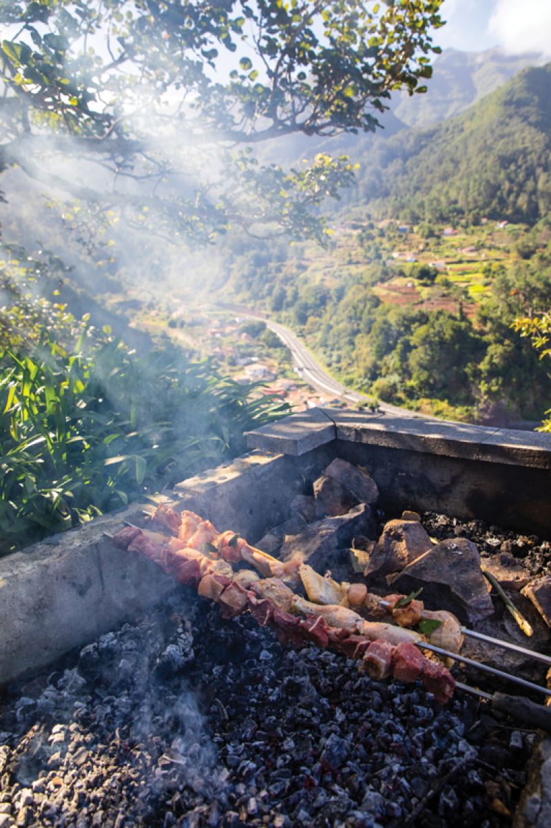 A roadside espetada picnic.