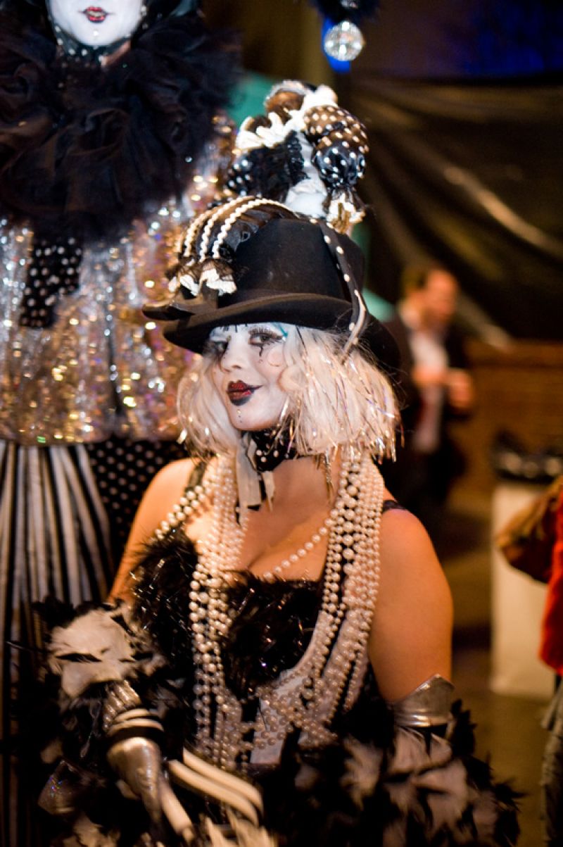 Mum&#039;s the word for Theatre Marvelosa mime