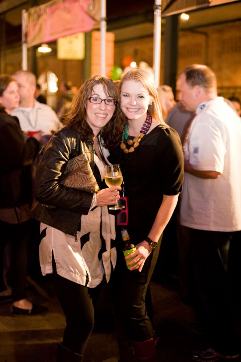 Our very own Naomi Russell and Jena Clem taking the night off after a busy day in the Demo tent