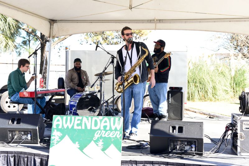 The Artful Dodgers played a set.