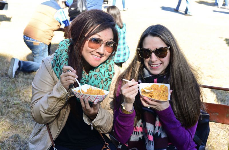 Amee Halbach and Lexi Lefowitz enjoyed creole mac &#039;n&#039; cheese.